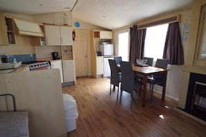 Chalet | Eigene Küche | Kühlschrank, Mikrowelle, Ofen, Herdplatte