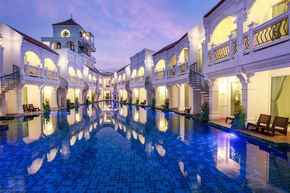 Supicha pool access hotel