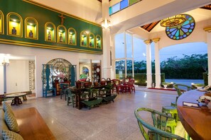 Dining - Supicha pool access hotel (Ko Kaeo)