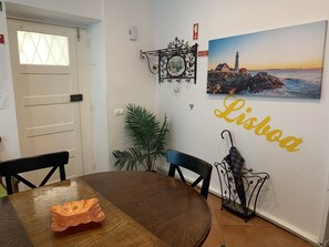 Shower, free toiletries, hair dryer, towels - House and Rooms in Lisbon (Lisbon)