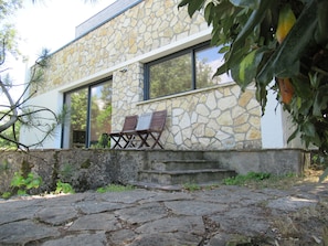 Terrace/patio - House in a green setting, with splendid view of the lake and 80m from its beaches! (carcans)