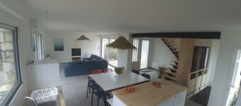 Huis in een groene omgeving, met prachtig uitzicht op het meer en 80 meter van de stranden!