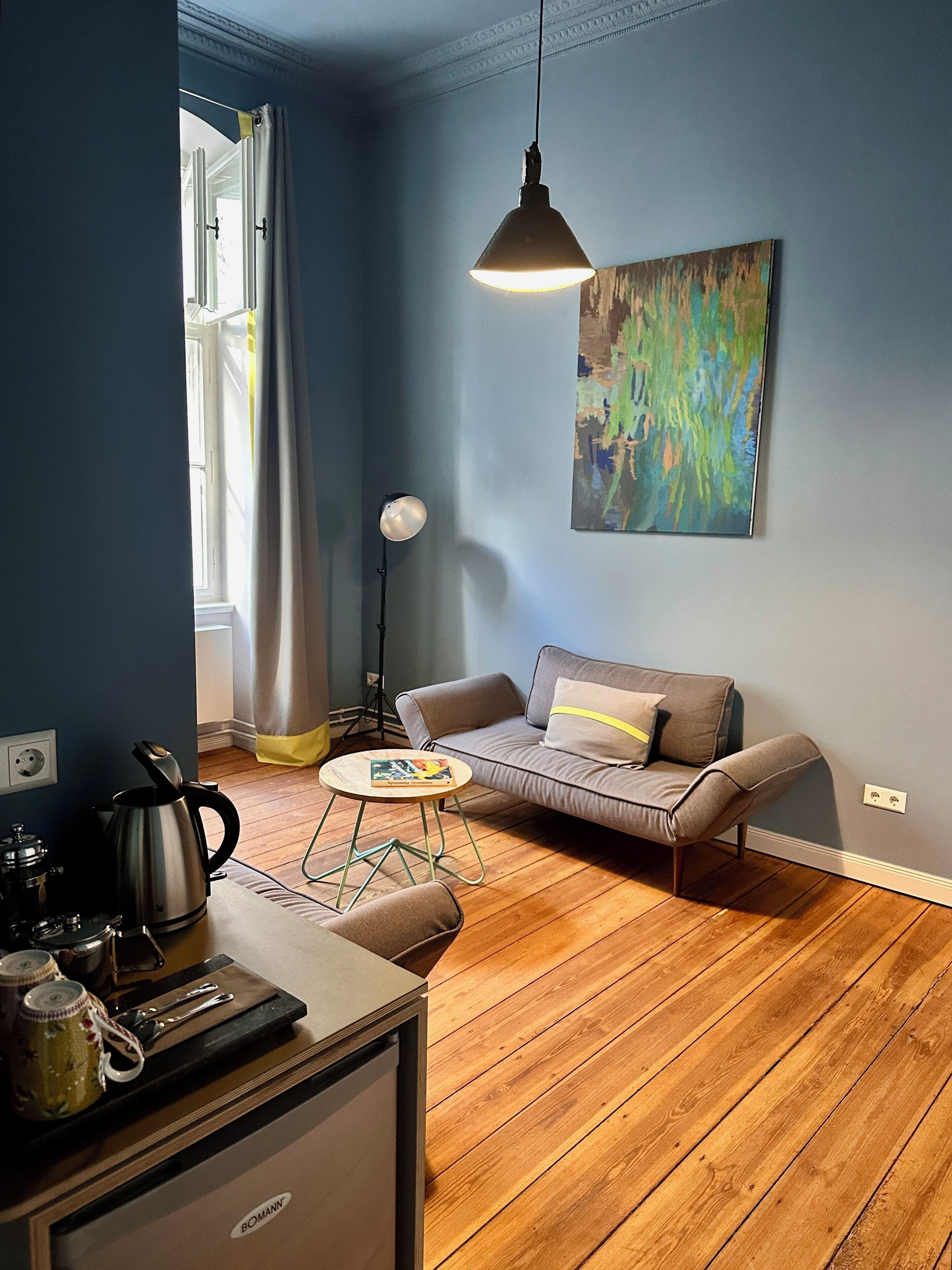 Suite monolocale | Area soggiorno | TV a schermo piatto