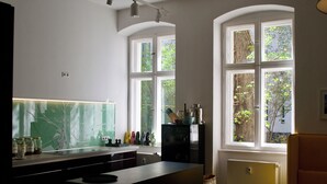 Bữa sáng đặc sản địa phương hàng ngày với phụ phí nhỏ