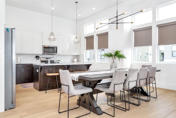 Condo, 3 Bedrooms | Private kitchen | Fridge, oven, coffee/tea maker, toaster