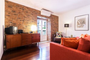 Apartamento, 2 habitaciones, no fumadores | Sala de estar | Una televisión de pantalla plana