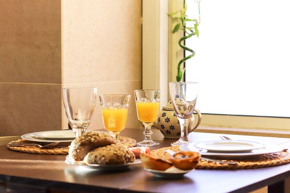 Apartment, 3 Bedrooms, Non Smoking | Dining - Downtown Experience By Homing (Lisbon)