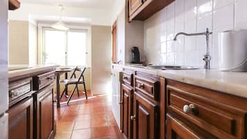 Departamento, 3 habitaciones, para no fumadores | Cocina privada | Refrigerador con congelador, microondas, horno y parrilla de estufa