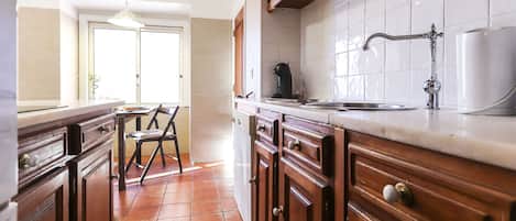 Apartment, 3 Bedrooms, Non Smoking | Private kitchen | Full-size fridge, microwave, oven, stovetop