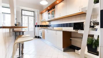 Apartment, 2 Bedrooms, Non Smoking | Private kitchen