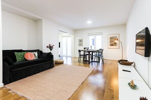 Apartamento, 1 quarto, para não fumantes | Sala de estar | TV de tela plana, DVD player