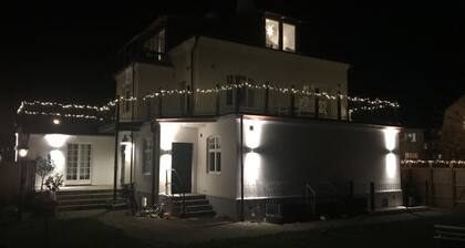 Apartamento fresco y confortable en el corazón de la fantástica Kullabygden.