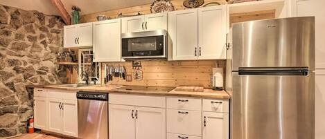 Fridge, microwave, stovetop, dishwasher