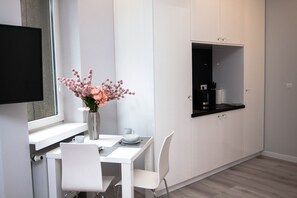 Appartement Penthouse présidentiel | Cuisine privée | Réfrigérateur, bouilloire électrique, vaisselle et ustensiles