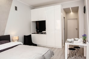 Chambre (Perfect) | Aire de séjour | Téléviseur à écran plat de 50 po avec télévision par câble, téléviseur