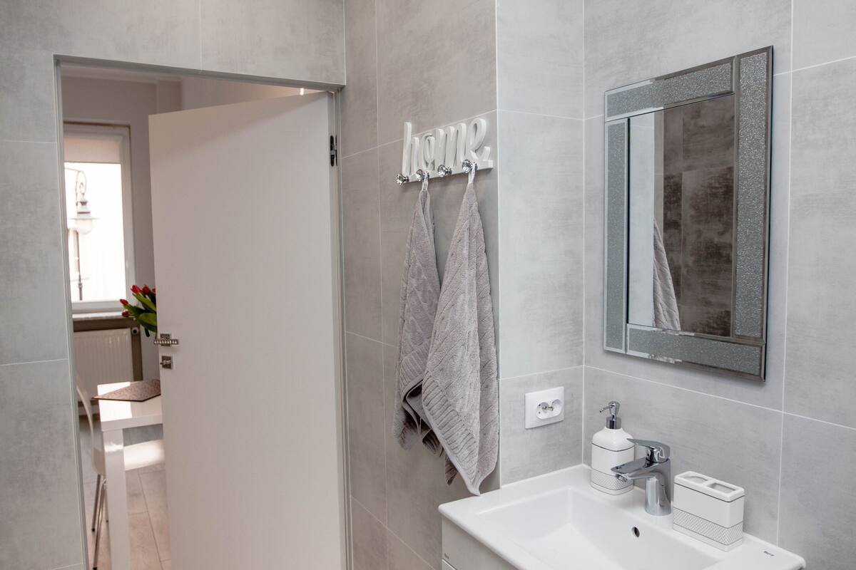 Chambre (Great) | Salle de bain | Douche, séchoir à cheveux, serviettes fournies