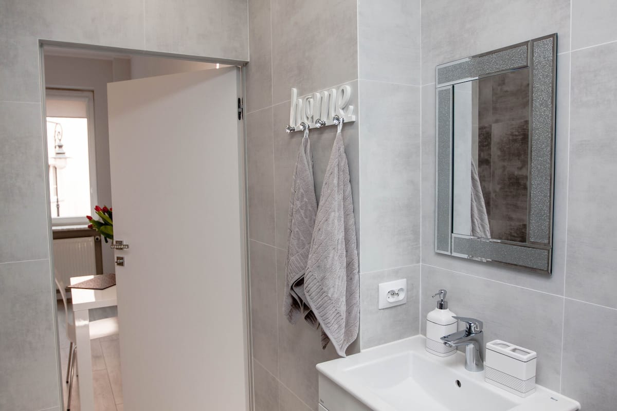 Chambre (Great) | Salle de bain | Douche, séchoir à cheveux, serviettes fournies