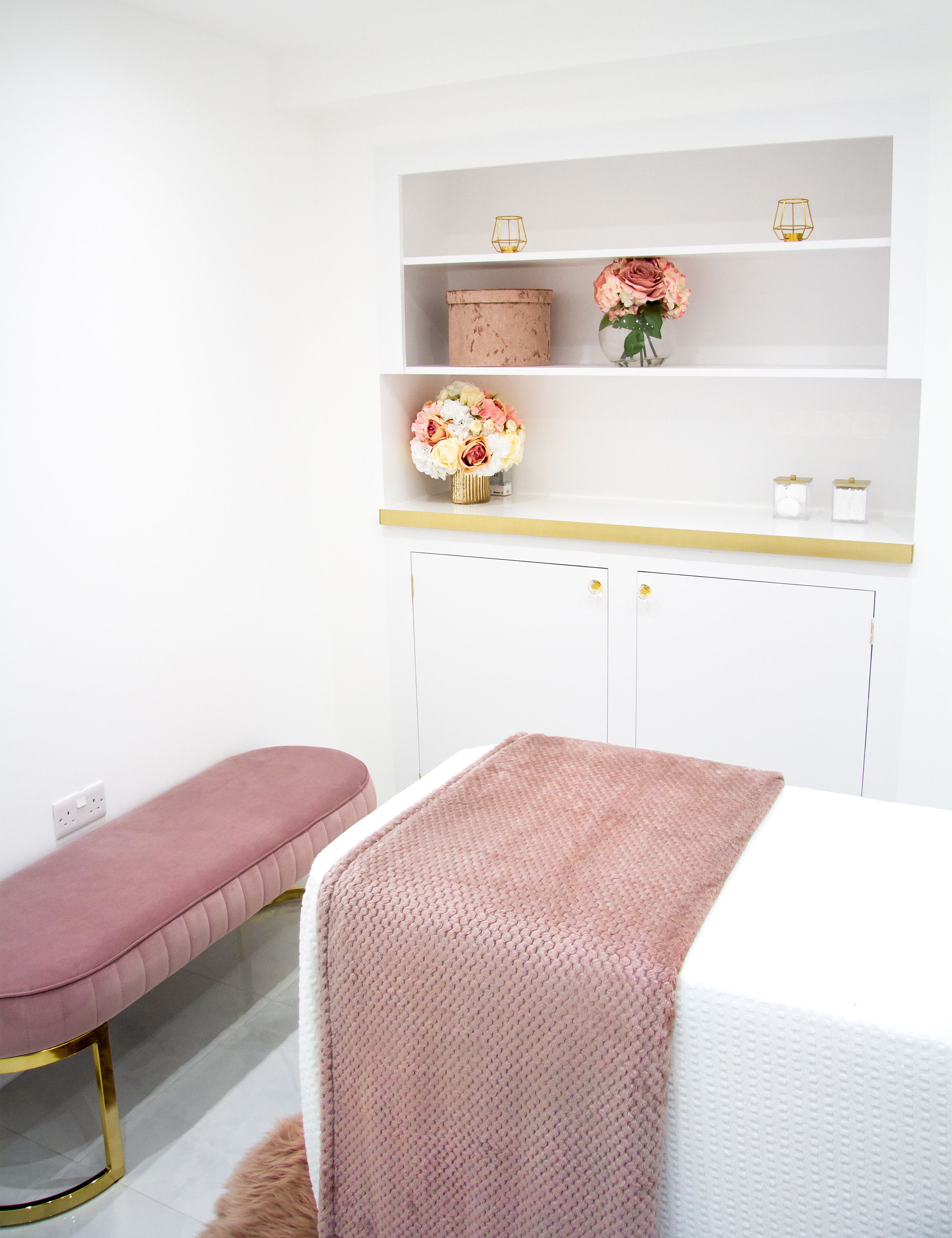 Couples treatment room(s), body treatments, deep-tissue massages