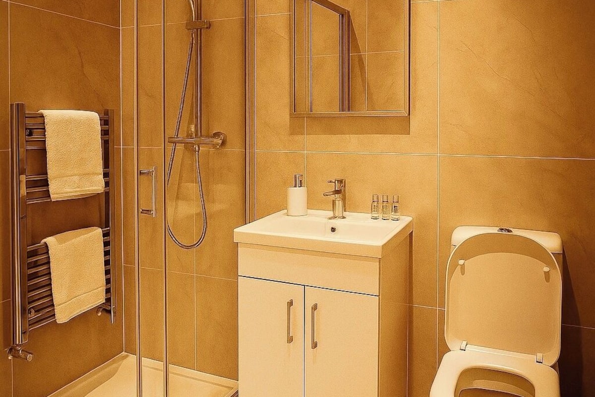 separate bathtub and shower, free toiletries, hair dryer, towels