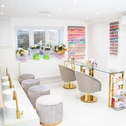 Couples treatment rooms, body treatments, deep-tissue massages