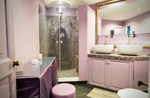 Apartment, 2 Bedrooms | Bathroom | Shower, rainfall showerhead, hair dryer, bidet - Splendida Dimora Negri (Genoa)