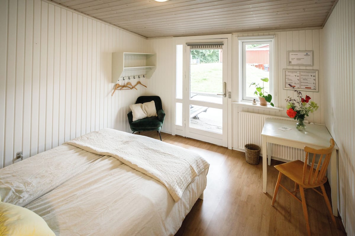 standard double room, private bathroom | 1 bedroom, iron/ironing board, free wifi