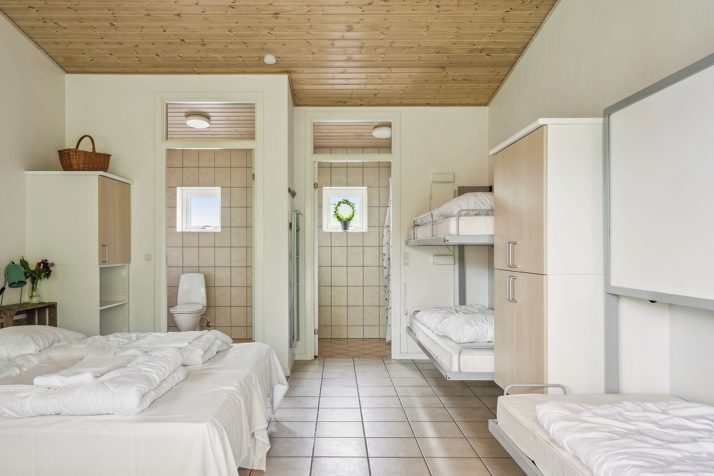 Quarto família (6 person) | Ferros/tábuas de passar roupa, Wi-Fi de cortesia, roupa de cama