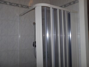 Shower, hair dryer, bidet, towels - The Little Studio Apartment (FIRENZE)