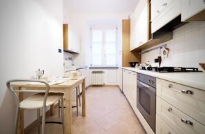 Apartment, 3 Schlafzimmer | Eigene Küche | Großer Kühlschrank, Mikrowelle, Ofen, Herdplatte