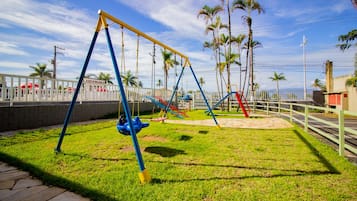 Zona de juegos infantil al aire libre