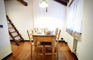 Apartment, 2 Bedrooms | In-room dining