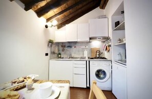 Apartment, 2 Bedrooms | Private kitchen