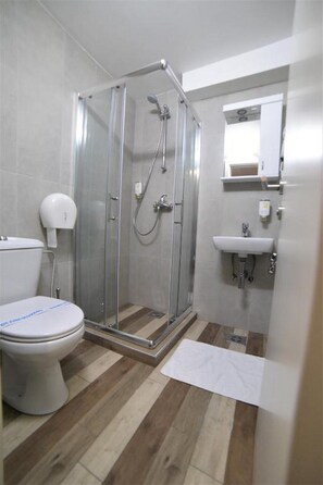 مستلزمات مجانية للعناية الشخصية، مجففات شعر، برانس (أردية) حمّام