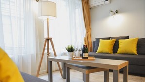 Deluxe Quadruple Room | Minibar, in-room safe, desk, laptop workspace - Garni House 46 Plus (Belgrade)
