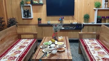 Thức ăn và đồ uống