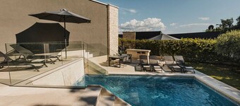 Modern 3-BR villa for 6 with pool, surrounded by pine forest near beach