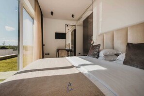 3 habitaciones, tabla de planchar con plancha, wifi y ropa de cama 