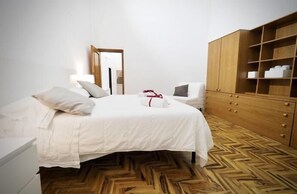 3 bedrooms, iron/ironing board, free WiFi, bed sheets - Lussuosa Dimora del Piombo (Genoa)