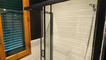 Doccia, asciugacapelli, bidet, asciugamani