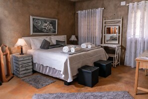 Family Room (The Queens Chambers) | Minibar, in-room safe, individually decorated, individually furnished - Bastille de Blignaut B&B (Edenvale)