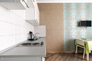 Studio | Eigene Küche | Kühlschrank, Mikrowelle, Herdplatte, Wasserkocher