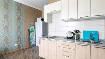 Studio | Eigene Küche | Kühlschrank, Mikrowelle, Herdplatte, Wasserkocher