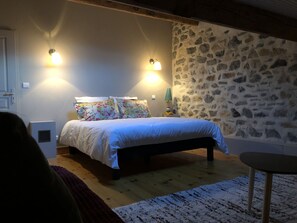 Quadruple Room, Bathtub | Cadar kapas Mesir, peralatan tempat tidur premium, kalis bunyi 