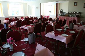 Tägliches inbegriffenes großes Frühstück