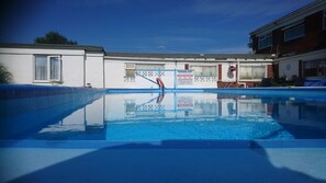 Outdoor pool - The Palm Court Hotel (Shanklin)
