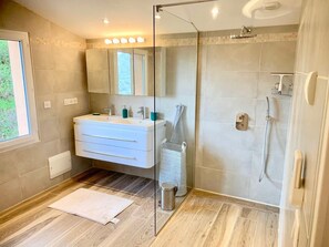 Shower - Panoramic sea and mountain views, sleeps 2 to 10 (Sollacaro)