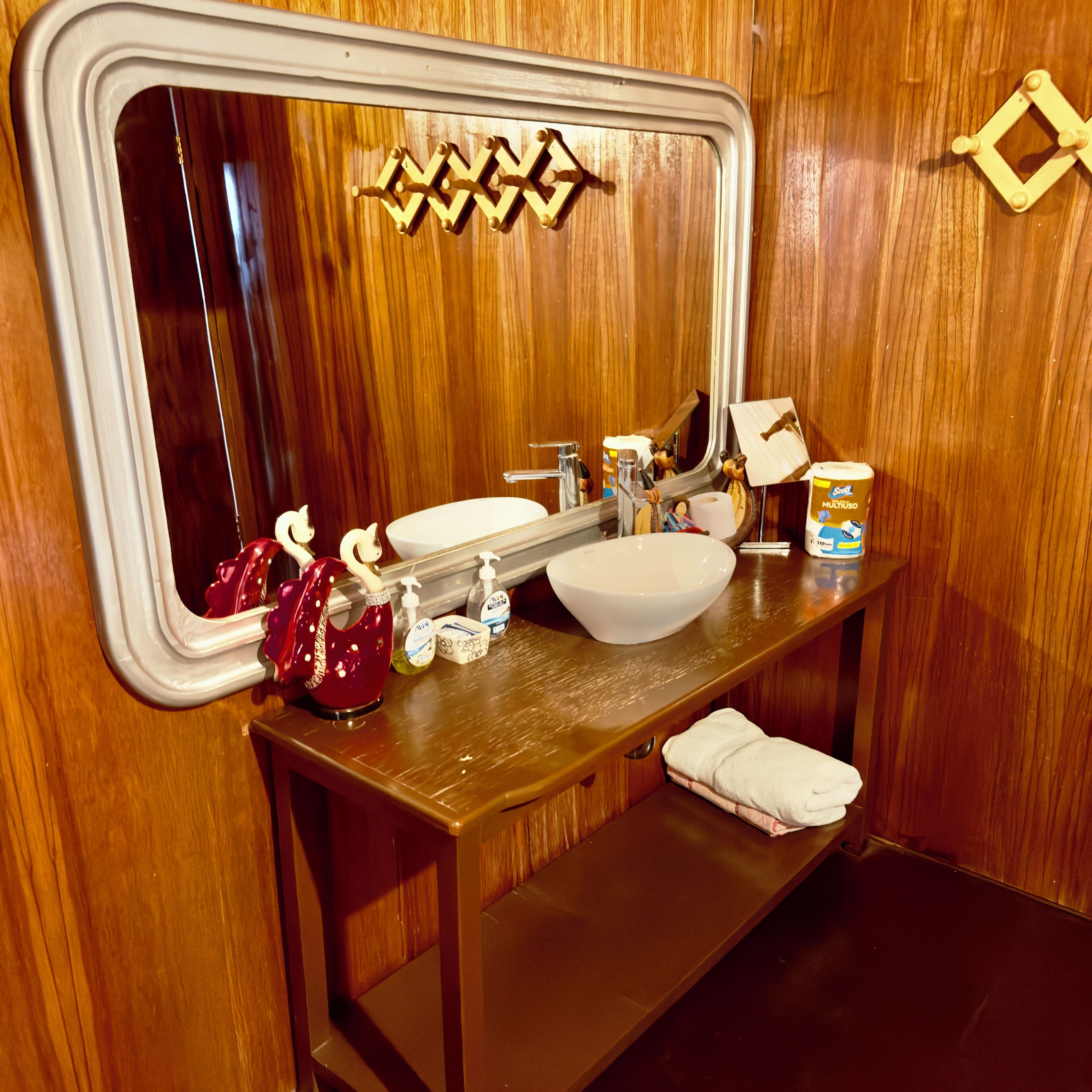 Deluxe Suite | Bathroom | Shower, rainfall showerhead, bathrobes, towels