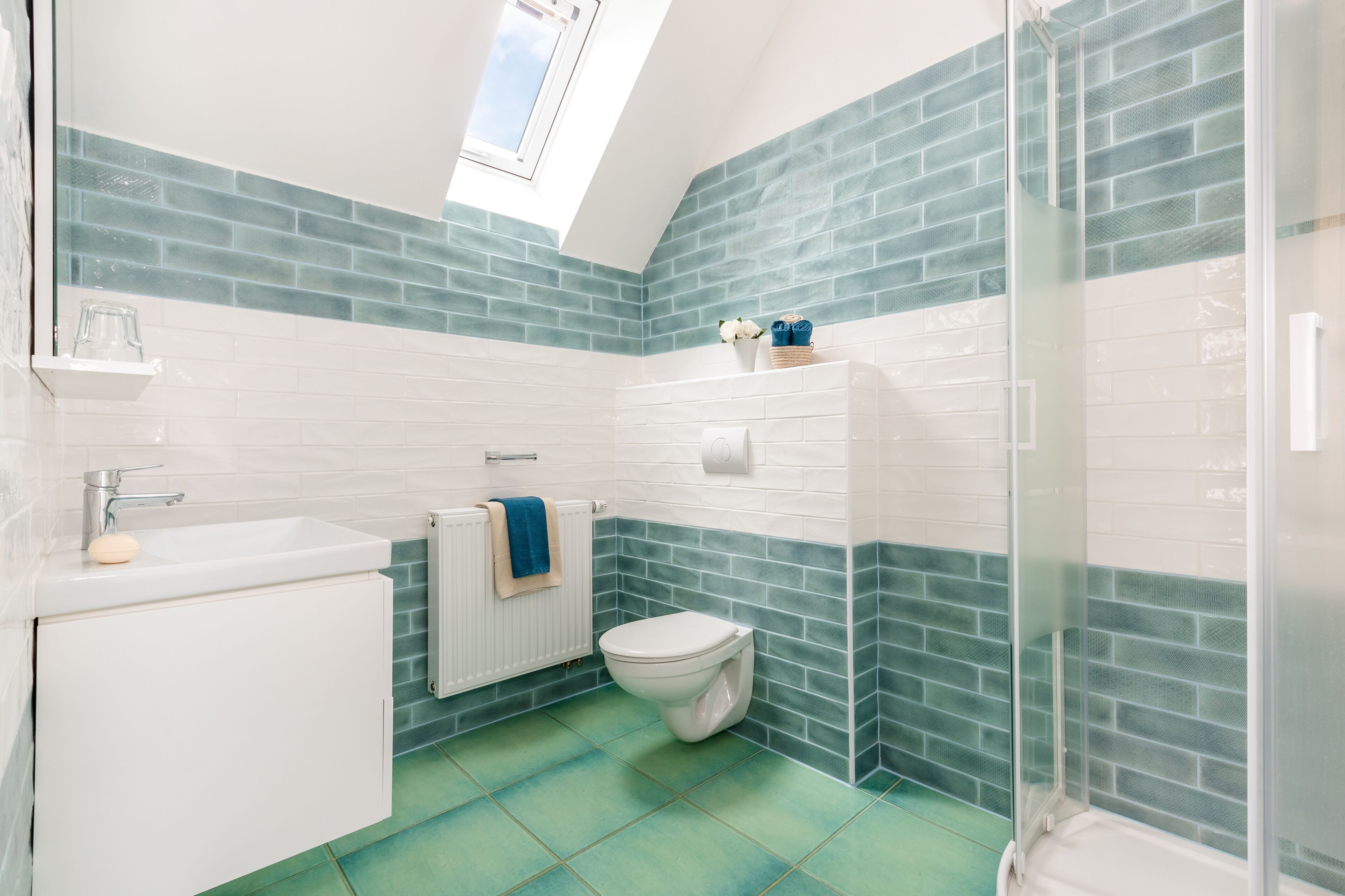 Comfort Studio | Bathroom | Shower, hair dryer, heated floors, towels