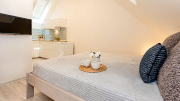 Comfort Studio | 1 bedroom, hypo-allergenic bedding, free cribs/infant beds, free WiFi