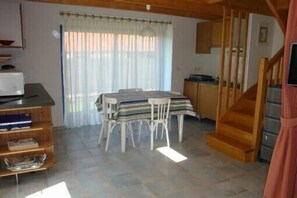 Dining - Morlaix Gite In Framework Based Rural and 8 km from the Sea (Plourin-Lès-Morlaix)
